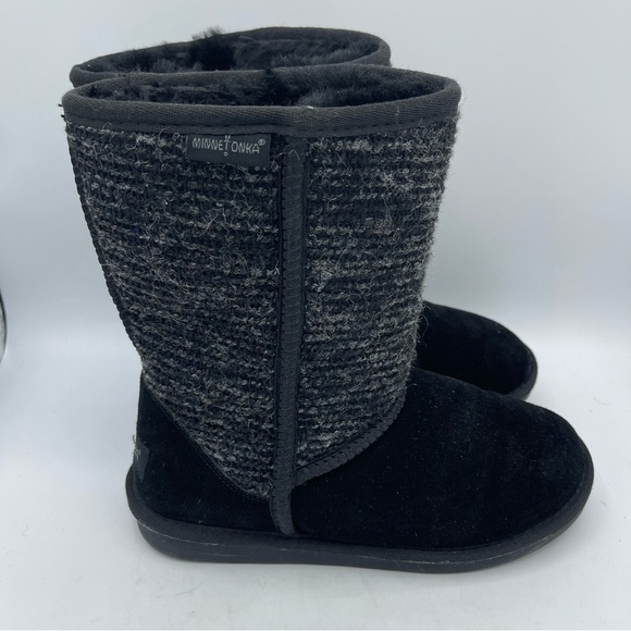 Minnetonka Women's Size 6 Forsyth Black Suede Sheepskin Boots Pull on Fur lined - Picture 1 of 6